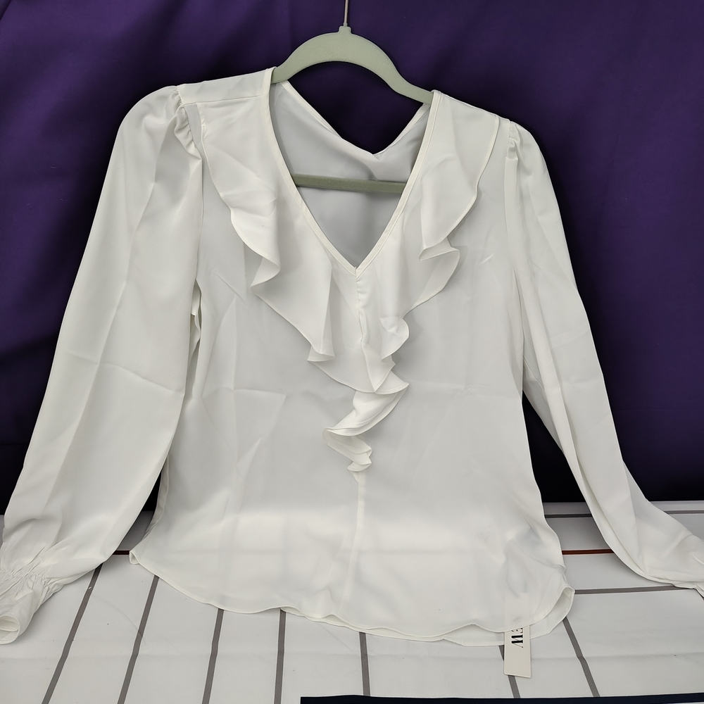 Elegant White Ruffle Blouse - Picture 2 of 8